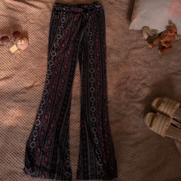 No Boundaries- Abstract Yoga-Stretchy Pants - Picture 2 of 3